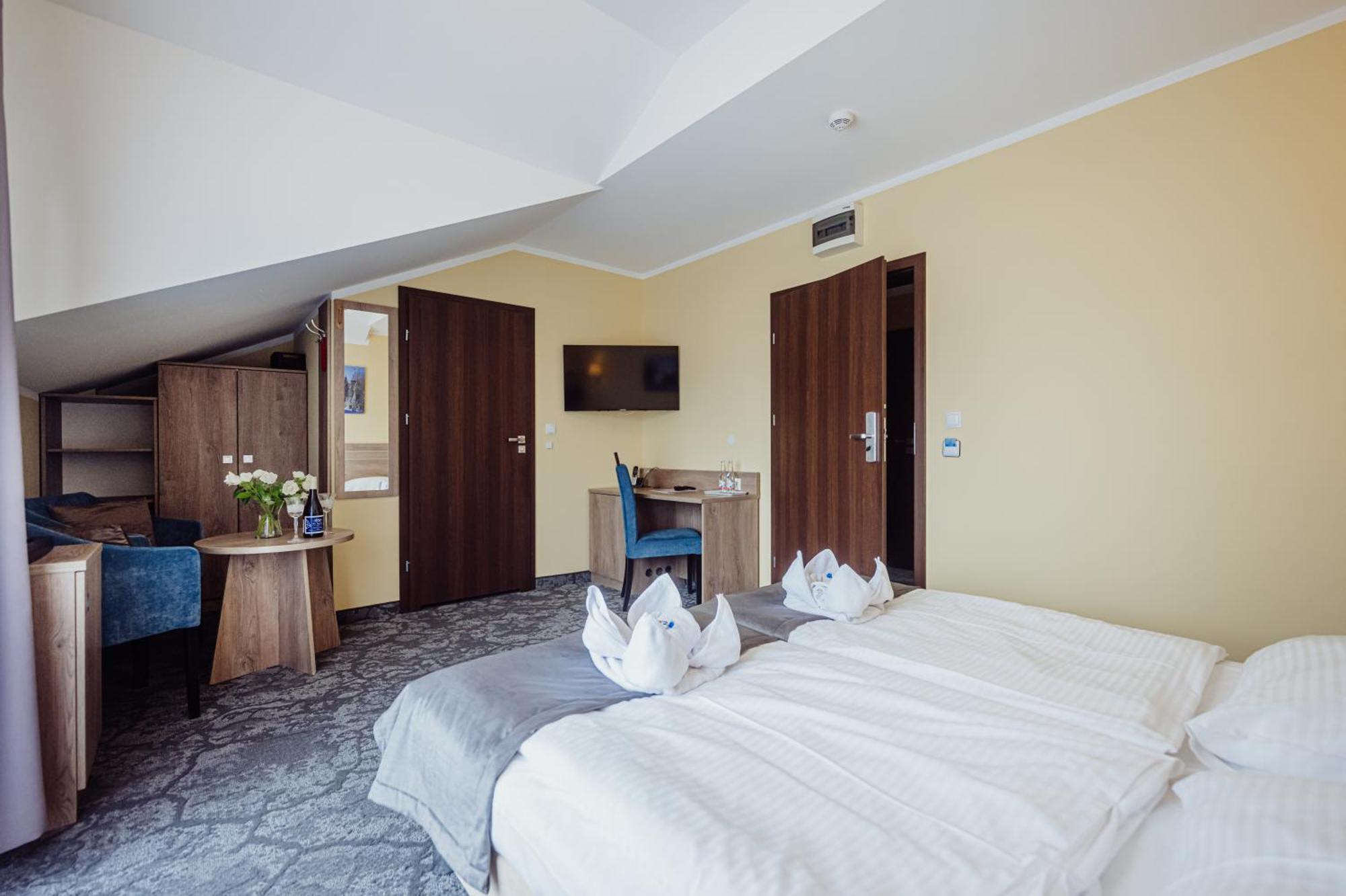 Zweibettzimmer mit Balkon oder Terrasse